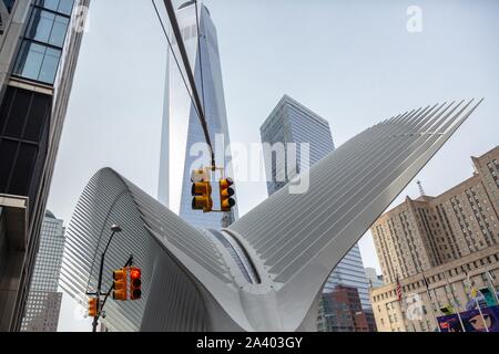 DETAIL OF THE OCULUS, FUTURIST STATION IN THE FORM OF BIRD'S WINGS IN FRONT OF THE ONE WORLD TRADE CENTER TOWER, MANHATTAN, NEW YORK, UNITED STATES, USA Stock Photo