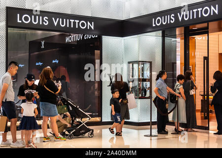 SINGAPORE - NOVEMBER 08, 2015: inside the Louis Vuitton store. Louis Vuitton  is a French fashion house and luxury retail company Stock Photo - Alamy