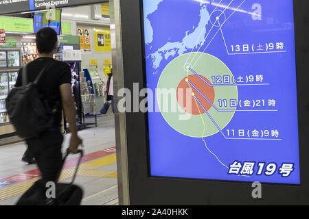 Tokyo, Japan. 11th Oct, 2019. A screen showing information about the approaching of the Typhoon Hagibis to Japan on display at Shinjuku Station. A powerful Typhoon Hagibis is approaching Japan forcing rail and airline transport companies to suspend the services on Saturday. The East Japan Railway announced this Friday that it will ben stopping their train services in Tokyo from Saturday morning and will continue until at least noon on Sunday. Organizers of the Rugby World Cup has canceled two matches scheduled for the weekend. Credit: Rodrigo Reyes Marin/ZUMA Wire/Alamy Live News Stock Photo
