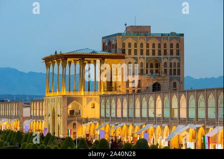 Illuminated Ali Qapu palace at dusk, Maydam-e Iman square, Esfahan, Iran Stock Photo