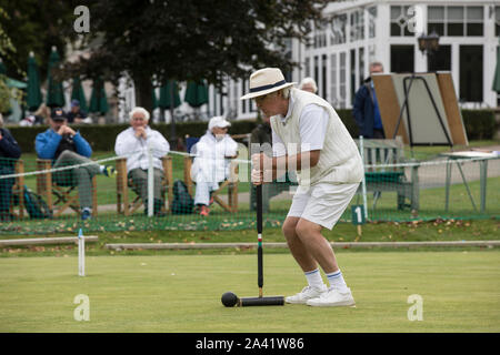 Chris Roberts at Phyllis Court V Nottingham in the National Golf Croquet Inter-Club Championship Final at Phyllis Court Club, Henley on Thames, UK Stock Photo