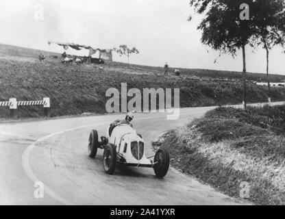 Maserati -Straight 8cm 2.9 1934 Pescara Coppa Acerbo. Whitney Straight ...