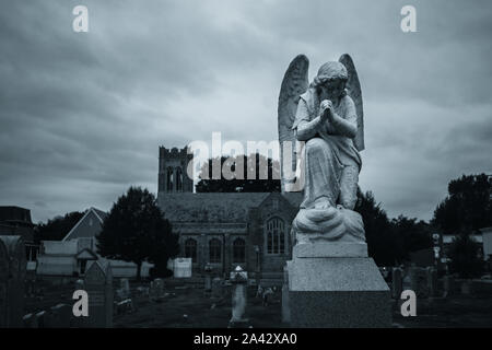 a statue of an angel in a cemetery Stock Photo