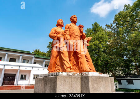 Wuhu Anhui Zheshan Gongyuan Park Statue of Chinese Three Communist Workers in Front of Huishang Museum on a Sunny Blue Sky Day Stock Photo