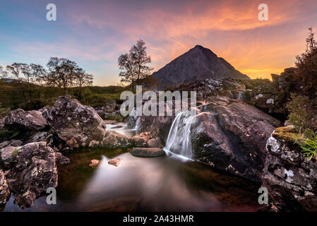 Sunset over Buachaille Etive Mòr and the Etive Mòr waterfall, Glencoe, Scotland Stock Photo