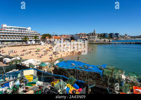 View of the crowded pretty little beach named Praia do Pescador along the famous fishing traps of the Cascais Bay, nearby Lisbon, Portugal Stock Photo