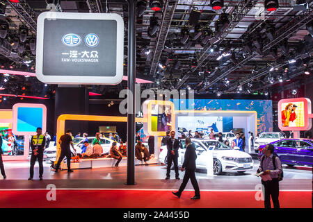 --FILE--People visit the stand of FAW-Volkswagen during the 18th Shanghai International Automobile Industry Exhibition, also known as Auto Shanghai 20 Stock Photo