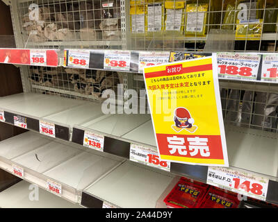 Beijing, Japan. 11th Oct, 2019. A food shelf is empty in a supermarket of Tokyo, capital of Japan, Oct. 11, 2019. A powerful typhoon is expected to hit Tokyo and wide swathes of eastern Japan this weekend, the meteorological agency here said Friday. According to the Japan Meteorological Agency (JMA), Typhoon Hagibis, the 19th and likely most powerful typhoon of the season, is expected to make landfall by Saturday evening. Credit: Ma Caoran/Xinhua/Alamy Live News Stock Photo