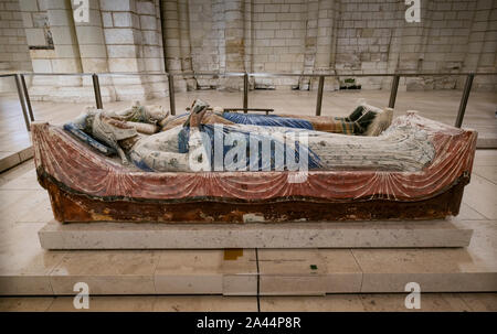 Burial effigy of Eleanor of Aquitaine and Henry II at Abbey of Fontevraud, Loire, France. She was buried at the abbey with other Plantagenet kings and Stock Photo