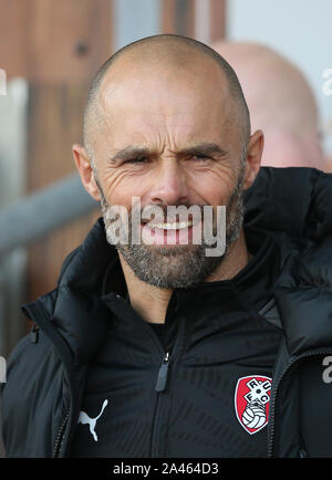 Rotherham United's manager Paul Warne during the Sky Bet League One match at Bloomfield Road, Blackpool. Stock Photo