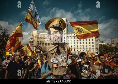 Barcelona, Spain. 12 October, 2019:  A puppet representing Catalan president Quim Torra wearing a symbolic SS uniform is seen during a protest for the indivisibility of Spain and against the Catalan independence movement on Spain's National Day Credit: Matthias Oesterle/Alamy Live News Stock Photo