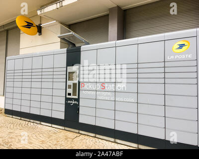 La Poste Pick-up Station, a new way to deliver post packs, Bron, France Stock Photo