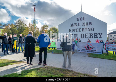 DERRY, LONDONDERRY / NORTHERN IRELAND - OCTOBER 12 2019: People demonstrate against war in front of the Free Derry Monument. Stock Photo
