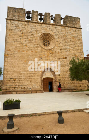 Facade of Sant Martí d’Empuries church, a XVI century roman catholic temple (San Martín de Ampurias, La Escala, Alt Empordà, Girona, Cataluña, Spain) Stock Photo