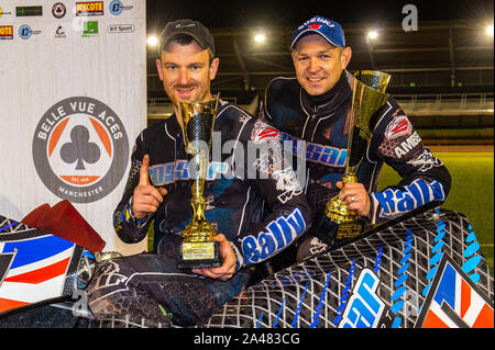 Manchester, UK. 11 October 2019.  Winners Mark Cossar & Carl Pugh during the ACU Sidecar Speedway Manchester Masters, Belle Vue National Speedway Stadium, Manchester Friday 11 October 2019 (Credit: Ian Charles | MI News) Credit: MI News & Sport /Alamy Live News Stock Photo