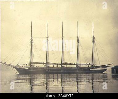 Five-masted schooner GEORGE E BILLINGS at anchor in unidentified harbor Washington ca 1904 (HESTER 32). Stock Photo