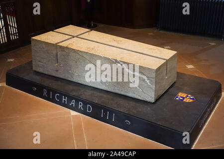 Tombstone made from Swaledale fossil stone over the tomb of King Richard III in the Ambulatory of Leicester cathedral, England, UK Stock Photo