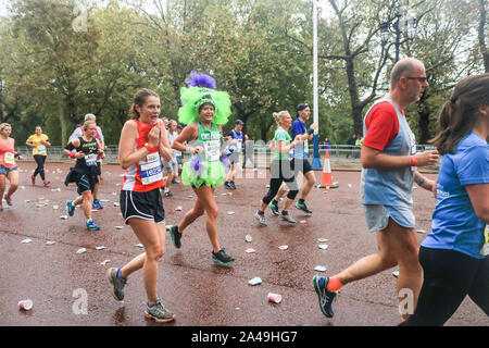 London, UK, 13 October 2019.Runners on The Mall  take part in the Royal Parks Half Marathon, in a course which takes in Hyde Park, The Green Park, St James's Park and world famous landmarks. Credit: amer ghazzal/Alamy Live News Stock Photo