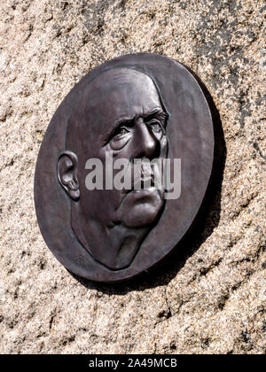 General Charles de Gaulle bronze plaque on commemorative stone pillar remembering his 1944 WW2 speech at Place Charles de Gaulle Quimper France Stock Photo