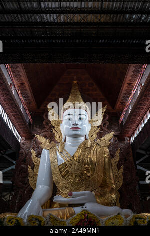 Chaukhtatgyi Buddha Temple in Bahan Township, Yangon, Myanmar Stock Photo