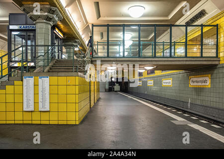 Hermannplatz U-bahn Underground railway station In Neukölln, Berlin. Decorative columns & yellow and green tiled walls Stock Photo