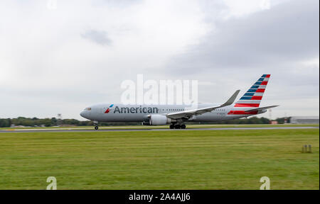 American Airlines, Boeing 767-323(ER), N397AN, rolling for take off,  at Manchester Airport Stock Photo