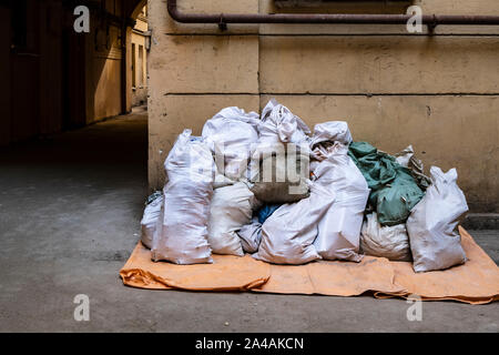 https://l450v.alamy.com/450v/2a4akcn/neatly-collected-construction-debris-in-bags-and-piled-in-a-heap-in-the-city-courtyard-outside-the-building-waiting-for-a-garbage-truck-caring-for-t-2a4akcn.jpg