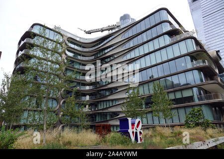 08 September 2019, US, New York: A residential building by star architect Zaha Hadid, who died in 2016, stands right next to High Line Park. In front of it stands the famous 'Love' sculpture of Robert Indiana. The High Line Park is a preserved but no longer used elevated railway line in the west of Manhattan. The first construction phase was opened in 2009. It is one of the newest and most unusual parks in New York and already a sight to behold. It is almost three kilometres long and only about 20 metres wide. High Line is located 10 meters above the road between 10th and 11th Avenues and goes Stock Photo