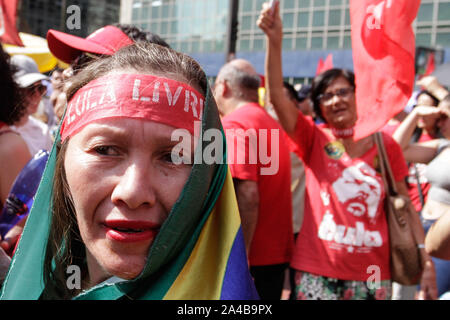 October 13, 2019: Act led by the social movements, unions and the Free Lula Committee, demand the freedom of former Brazilian President Luiz Inacio Lula da Silva and suspicion of the Brazilian Minister of Justice, Sergio Moro, on Avenida Paulista, central SÃ£o Paulo Paulo, this Sunday. October 13, 2019. Credit: FÃ¡Bio Vieira/FotoRua/ZUMA Wire/Alamy Live News Stock Photo