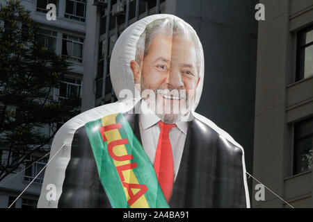 October 13, 2019: Act led by the social movements, unions and the Free Lula Committee, demand the freedom of former Brazilian President Luiz Inacio Lula da Silva and suspicion of the Brazilian Minister of Justice, Sergio Moro, on Avenida Paulista, central SÃ£o Paulo Paulo, this Sunday. October 13, 2019. Credit: FÃ¡Bio Vieira/FotoRua/ZUMA Wire/Alamy Live News Stock Photo