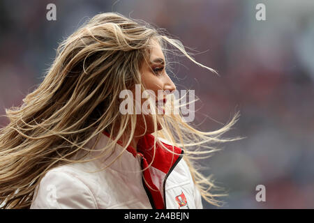 Tottenham Hotspur Stadium, London, UK. 13th Oct, 2019. National Football League, Carolina Panthers versus Tampa Bay Buccaneers; A Tampa Bay Buccaneer cheerleader -Editorial Use Credit: Action Plus Sports/Alamy Live News Stock Photo