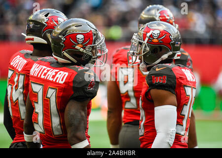 Tampa Bay Buccaneers linebacker Lavonte David (54) defends during an NFL  football game against the New Orleans Saints, Sunday, Sept. 18, 2022, in  New Orleans. (AP Photo/Jonathan Bachman Stock Photo - Alamy