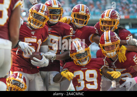 Washington Redskins linebacker Shaun Dion Hamilton (51) carries