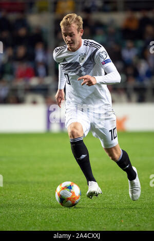 Tallinn, Estonia. 13th Oct, 2019. Soccer: European Championship qualification, Estonia - Germany, Group stage, Group C, 8th matchday in the A. Le Coq Arena: Germany's Julian Brandt plays the ball. Credit: Federico Gambarini/dpa/Alamy Live News Stock Photo