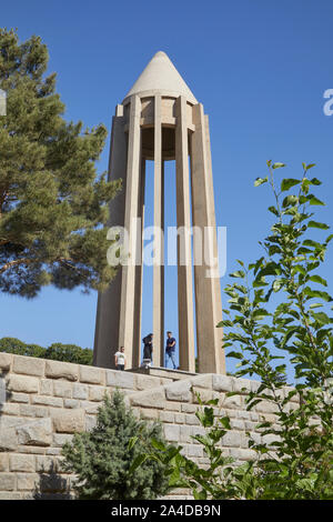 Hamadan, Iran. 04th June, 2017. The Avicenna Mausoleum in the center of the city of Hamadan in western Iran, taken on 04.06.2017. The city was founded in the 2nd millennium before our time and was under the name Hagmatana until the 6th century before our time, the capital of the Iranian Meder Empire. It is regarded as one of the oldest cities in Iran (perhaps the oldest), from where the Holy Three Kings after Bethlehem are said to have departed. | usage worldwide Credit: dpa/Alamy Live News Stock Photo