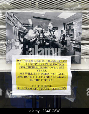 Photo Must Be Credited ©Alpha Press 066465 15/01/13 A closed Jessops Store in Islington, North London with a notice of thanks from former staff to it's customers. High Street camera retailer Jessops has shut all of its stores, resulting in the loss of about 1,370 jobs. Administrator PricewaterhouseCoopers (PwC), appointed this week, said the doors had been closed for the last time on all 187 stores in the UK. Jessops became the first High Street casualty of 2013, after a raft of firms fell into administration in 2012, including Comet and Clinton Cards. The camera chain was founded in Leicester Stock Photo