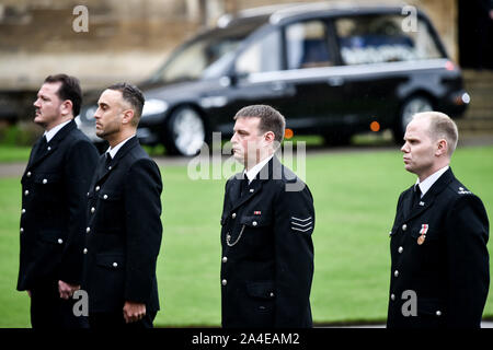 Pallbearers stand to attention as the hearse containing the coffin of PC Andrew Harper, the Thames Valley Police officer who died from multiple injuries after being dragged under a van while responding to reports of a burglary, arrives in the quadrangle at Christ Church Cathedral in St Aldate's, Oxford. Stock Photo