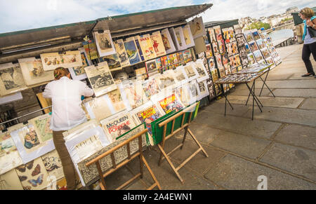 antiquarian bookseller, bouquiniste stall on the banks of river seine, Stock Photo