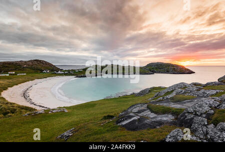 Sunset on the North West Highlands coast at Achmelvich Bay and beach near Lochinver in Assynt, Sutherland Stock Photo