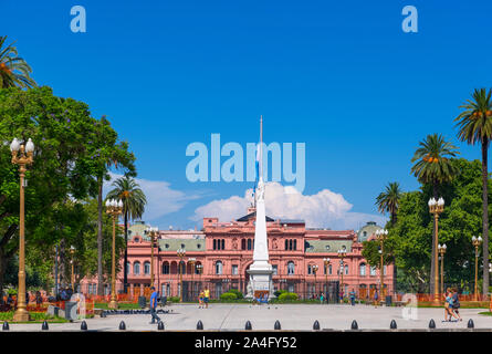 The Pirámide de Mayo and Casa Rosada (Pink House), office of the Argentinian President, Plaza de Mayo, Buenos Aires, Argentina Stock Photo