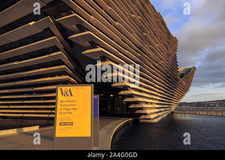 Entrance to the V&A Museum in Dundee at sunset. Stock Photo