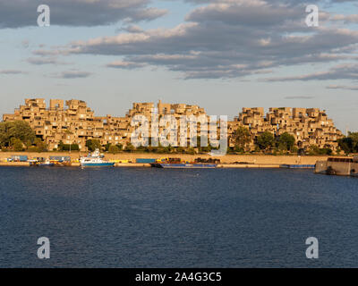 Quebec,Canada. Habitat 67 on the Marc-Drouin quay in Montreal, next to the Saint-Lawrence river. Stock Photo