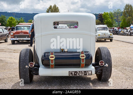 Rear view of a Model T Ford hot rod with Jaguar rear suspension Stock ...