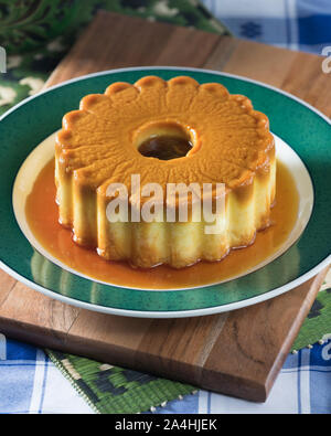 https://l450v.alamy.com/450v/2a4hjek/pudim-caseiro-portuguese-caramel-flan-dessert-portugal-food-2a4hjek.jpg