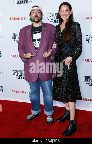 HOLLYWOOD, LOS ANGELES, CALIFORNIA, USA - OCTOBER 14: Kevin Smith and Jennifer Schwalbach arrive at the Los Angeles Premiere Of Saban Films' 'Jay and Silent Bob Reboot' held at the TCL Chinese Theatre IMAX on October 14, 2019 in Hollywood, Los Angeles, California, United States. (Photo by David Acosta/Image Press Agency) Stock Photo