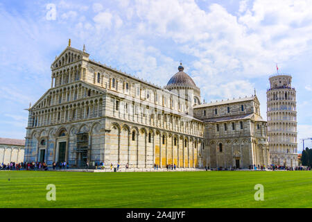 Italy, Tuscany, Pisa, Piazza dei Miracoli, Santa Maria Assunta cathedral and Leaning Tower Stock Photo