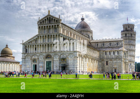 Italy, Tuscany, Pisa, Piazza dei Miracoli, Santa Maria Assunta cathedral and Leaning Tower Stock Photo