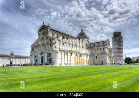 Italy, Tuscany, Pisa, Piazza dei Miracoli, Santa Maria Assunta cathedral and Leaning Tower Stock Photo