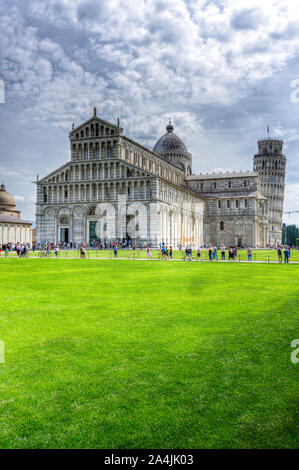 Italy, Tuscany, Pisa, Piazza dei Miracoli, Santa Maria Assunta cathedral and Leaning Tower Stock Photo