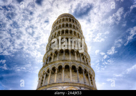 Italy, Tuscany, Pisa, the leaning tower in Piazza dei Miracoli